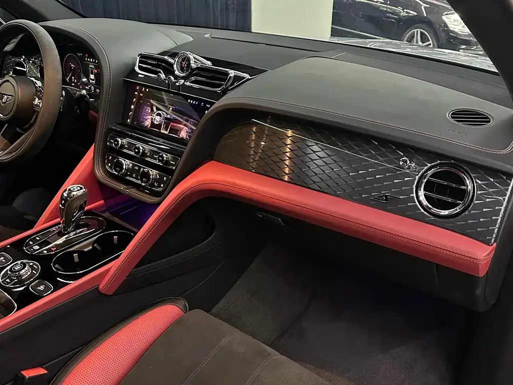 Bentley Bentayga — миниатюра 11