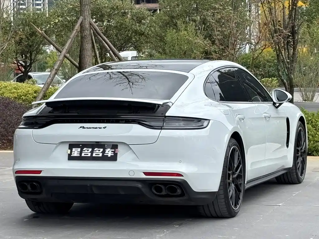 PORSCHE PANAMERA