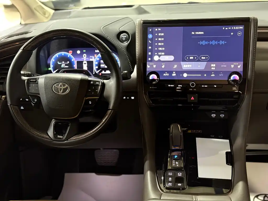 Toyota Alphard — миниатюра 19