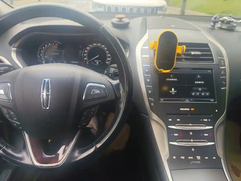 Lincoln MKZ — миниатюра 5