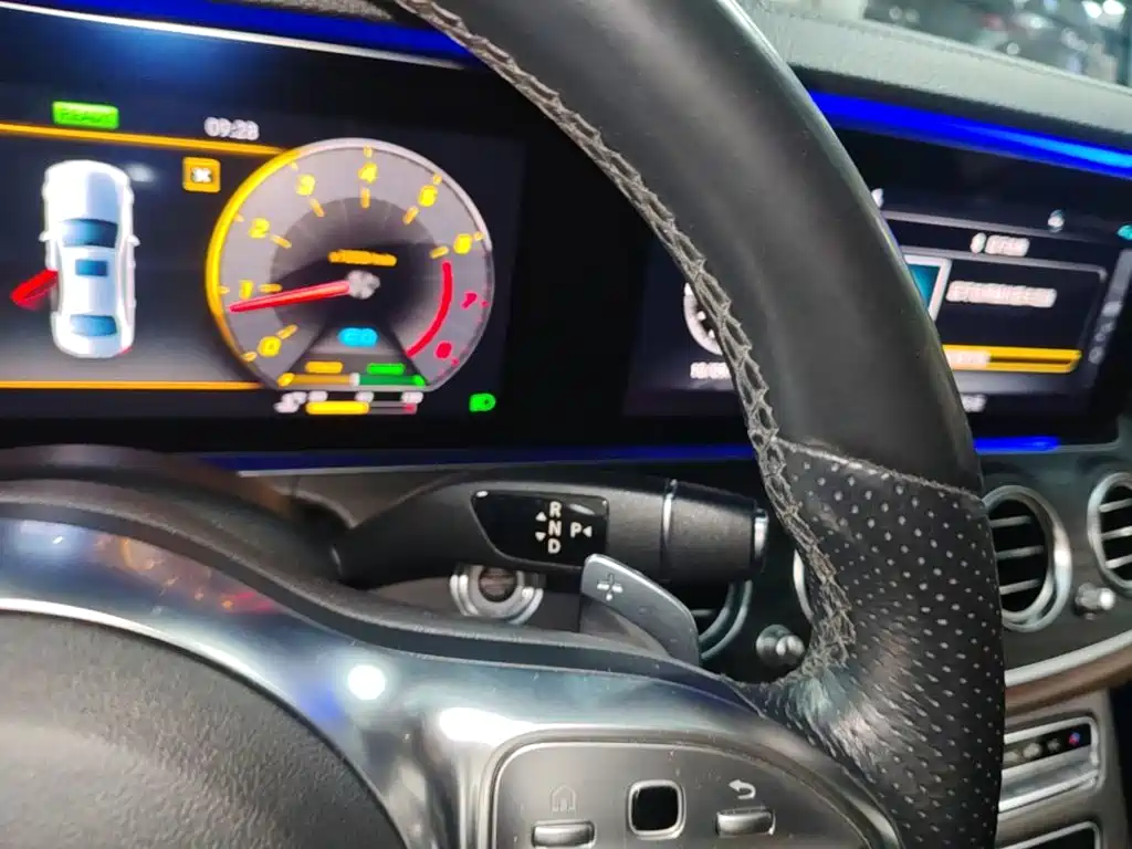 Mercedes-Benz E-Class — миниатюра 14