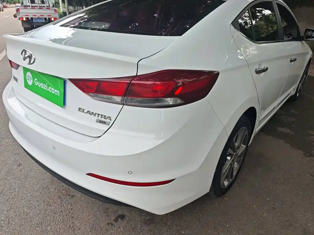 Hyundai Elantra — миниатюра 8