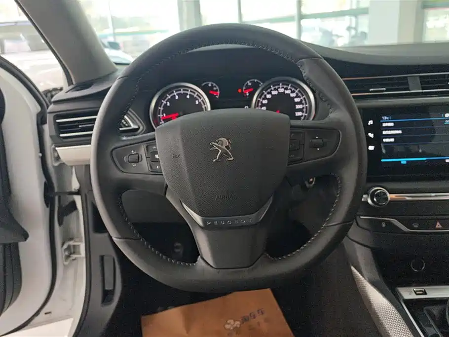 PEUGEOT 408