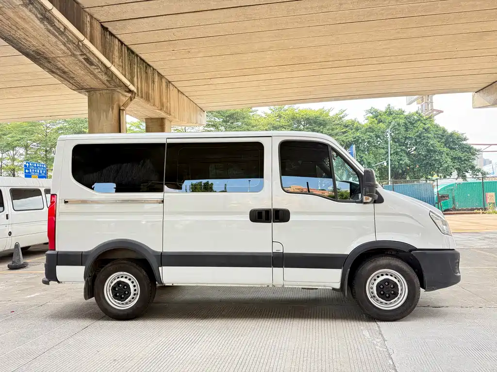 IVECO Ousheng — миниатюра 4