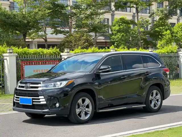 TOYOTA HIGHLANDER
