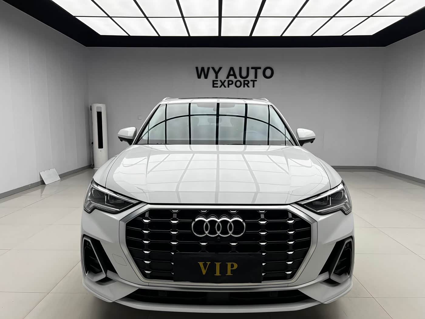 Audi Q3 1.4 л 2022 г. Белый, пробег 43000 км
