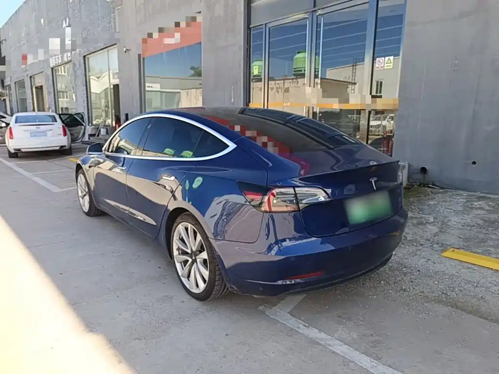 Tesla Model 3 — миниатюра 5