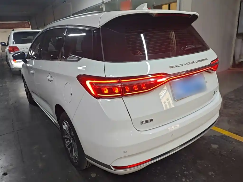 BYD MAX — миниатюра 5