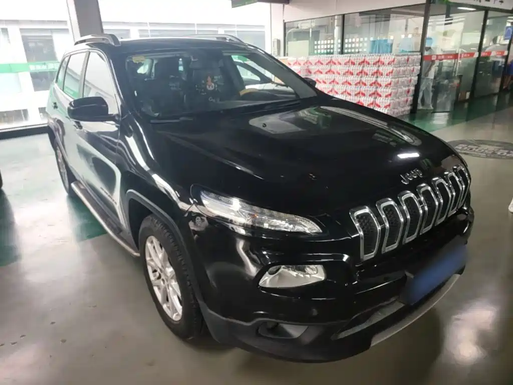 Jeep Cherokee — миниатюра 4