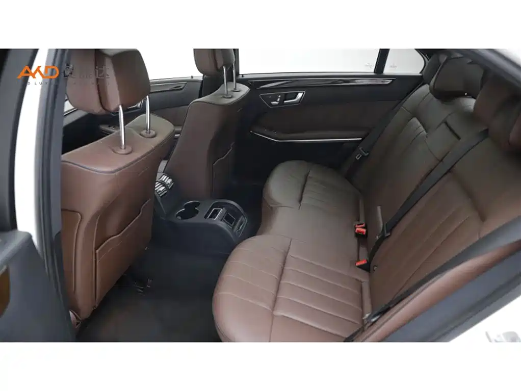 Mercedes-Benz E-Class — миниатюра 7