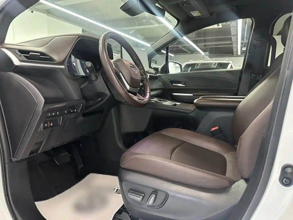 Toyota Granvia — миниатюра 16