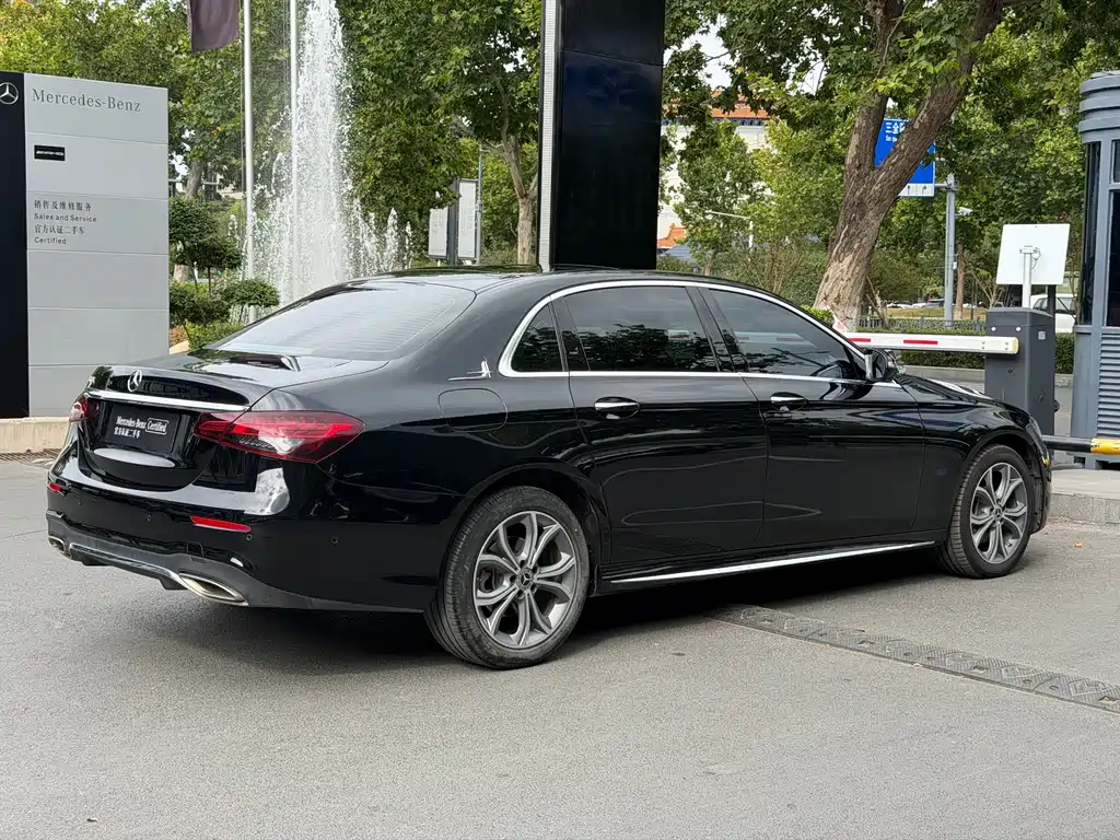 Mercedes-Benz E-Class — миниатюра 4