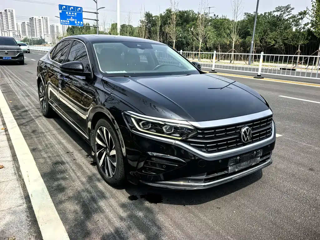 Volkswagen Passat 2022 330TSI Luxury