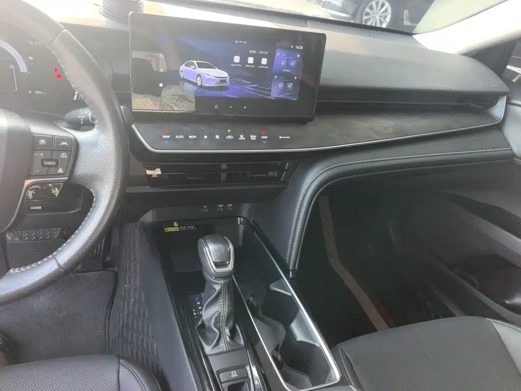 Toyota Camry — миниатюра 6