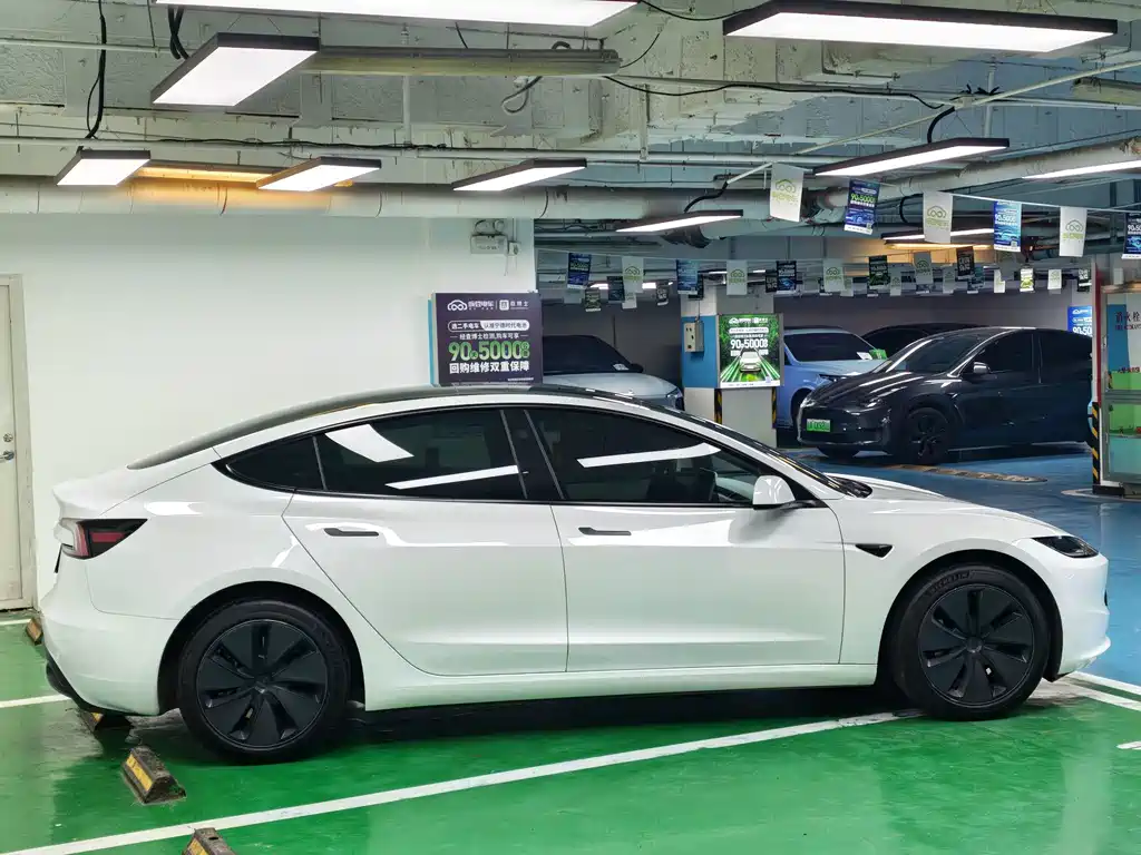 Tesla Model 3 — миниатюра 6