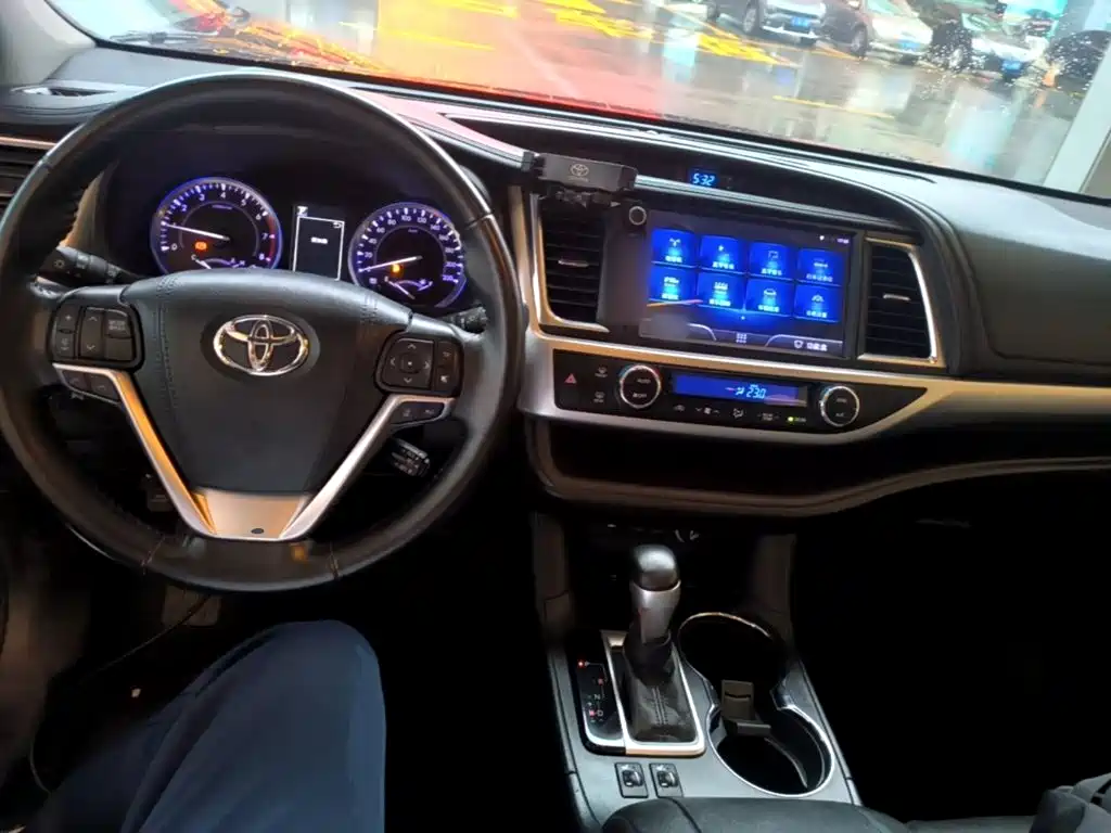 Toyota Highlander — миниатюра 10
