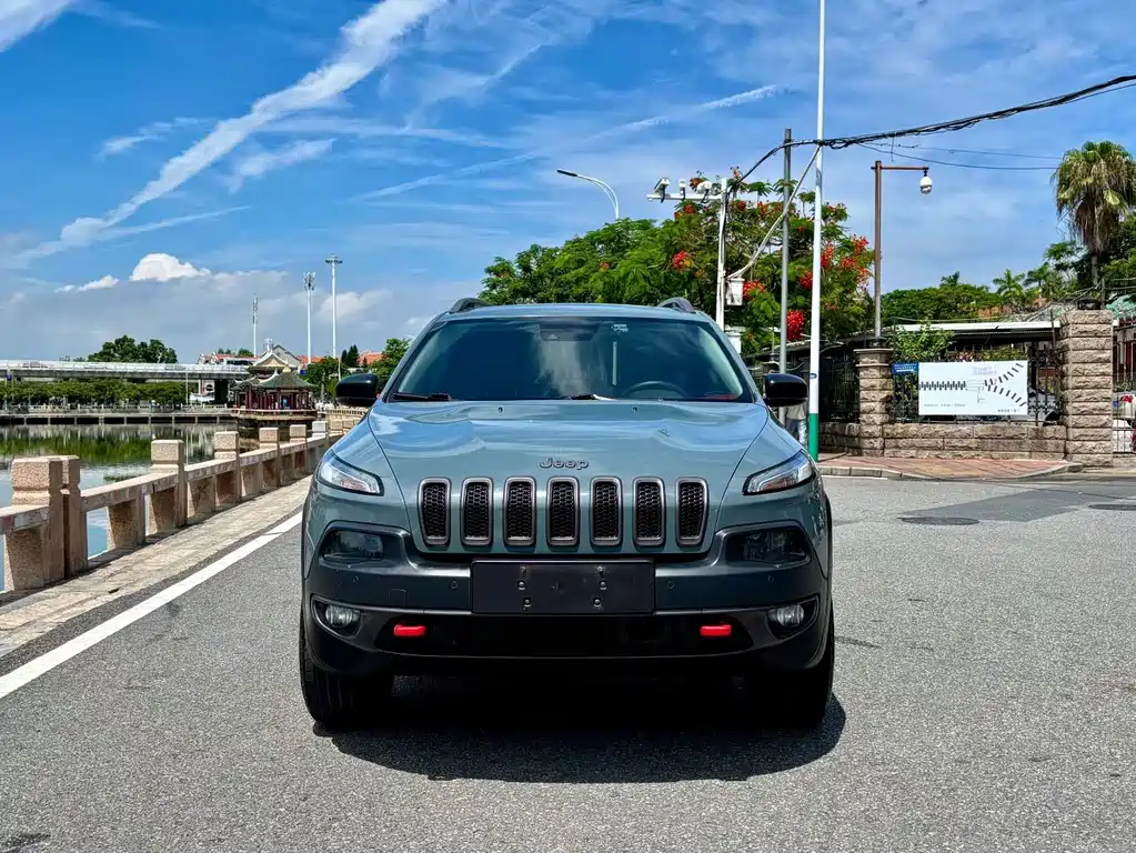 Jeep Cherokee (Import) — миниатюра 2