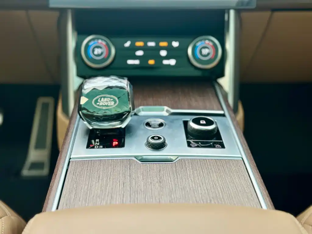 Land Rover Range Rover 2023 3.0 L6 400PS мест Long Wheelbase