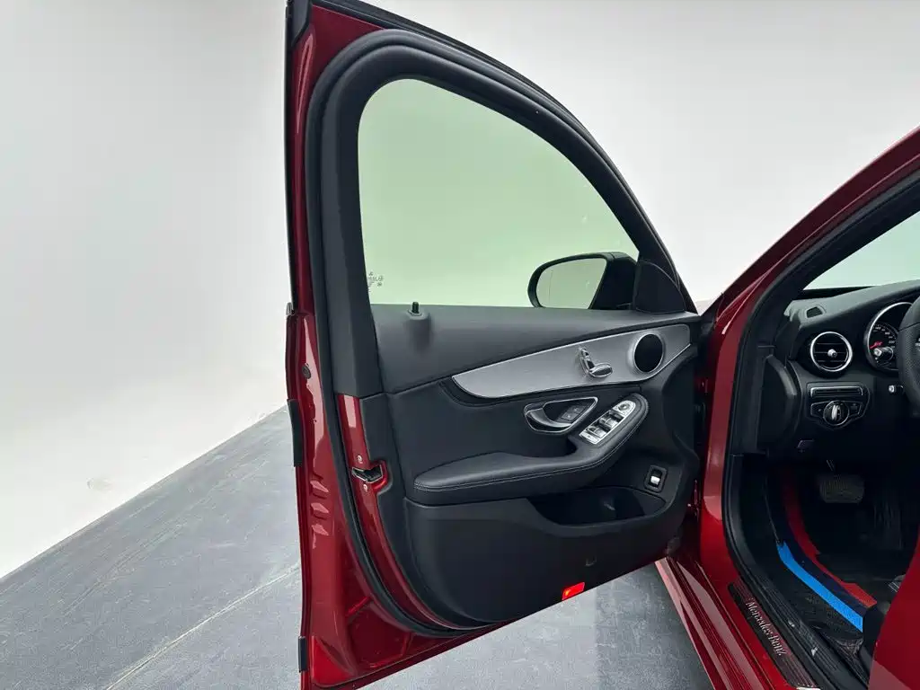 Mercedes-Benz C-Class — миниатюра 12
