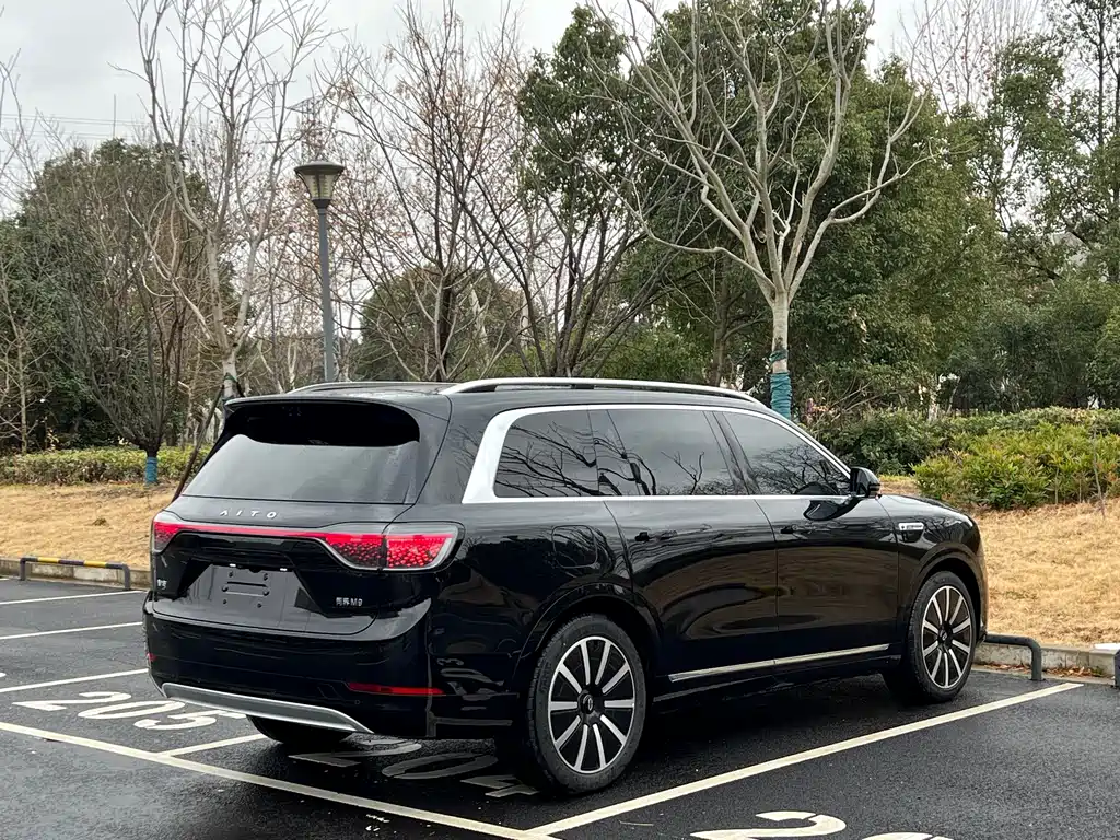 AITO ASK THE WORLD M9