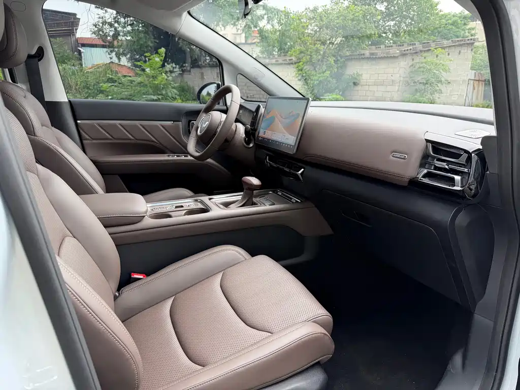 Wuling 730 2025 1.5T CVT Elite