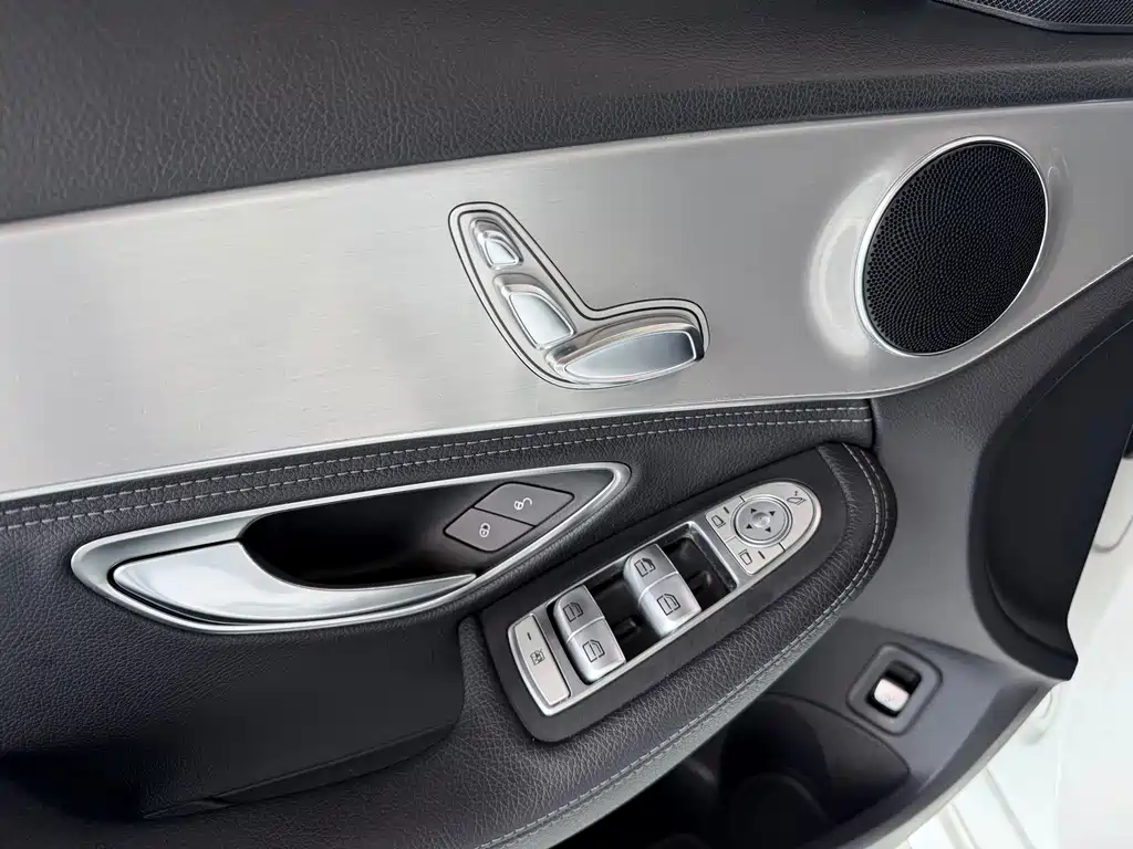 Mercedes-Benz C-Class — миниатюра 11