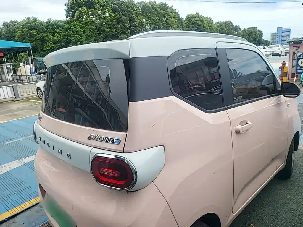 Wuling MINIEV — миниатюра 6