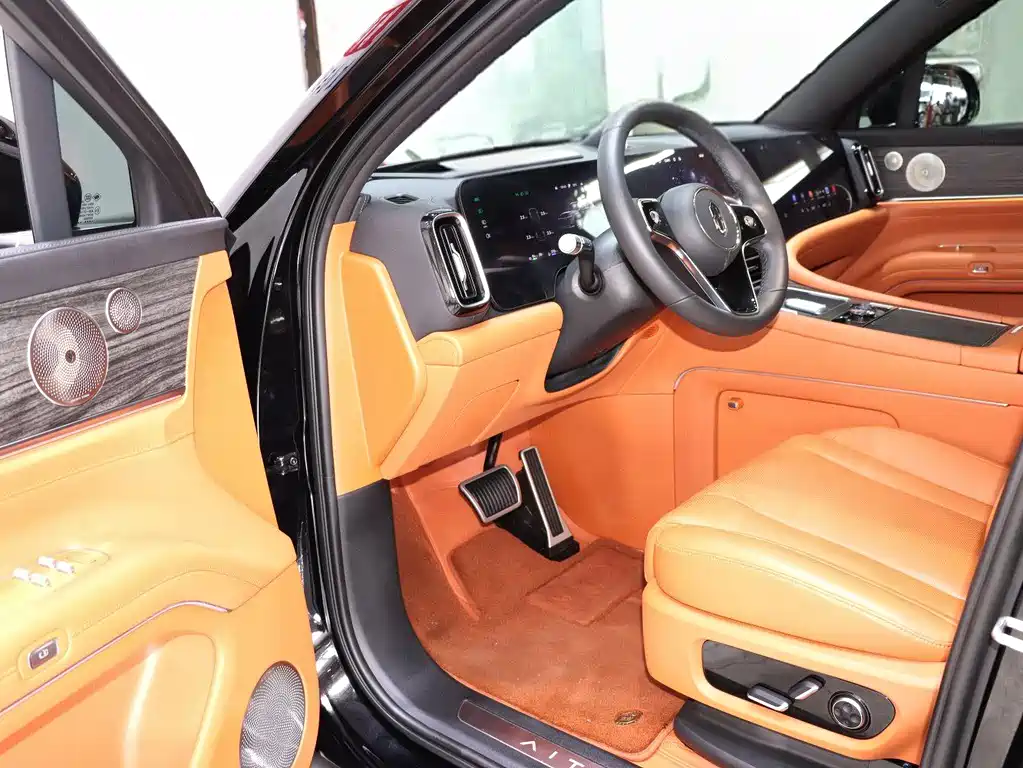 AITO ASK THE WORLD M9