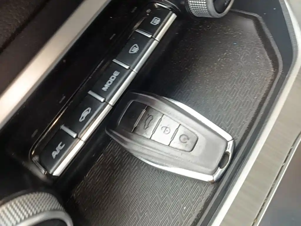 Geely Binyue NEV — миниатюра 9