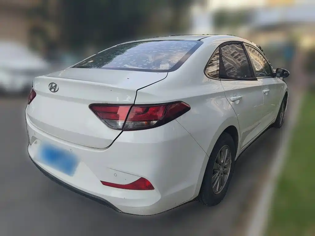 Hyundai Elantra — миниатюра 4