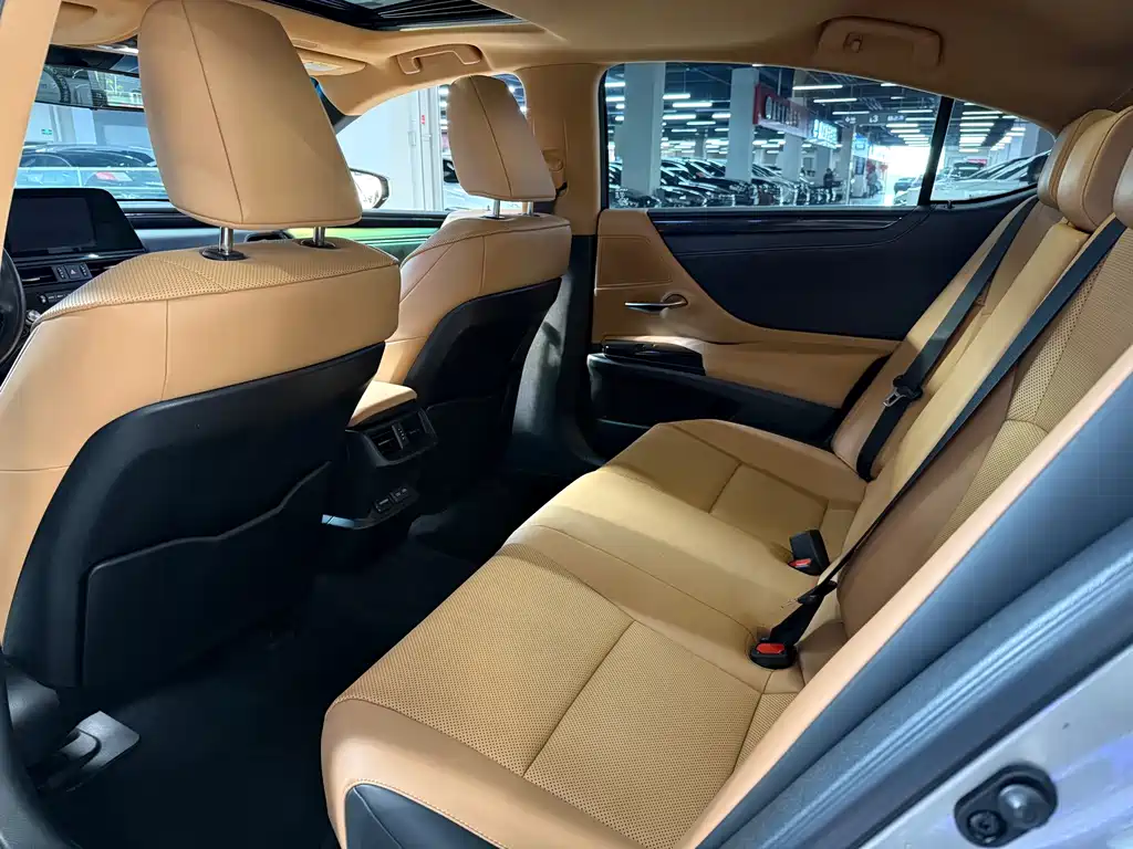 Lexus ES — миниатюра 6