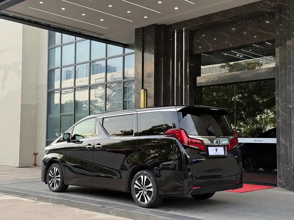 Toyota Alphard 2018 3.5L Luxury