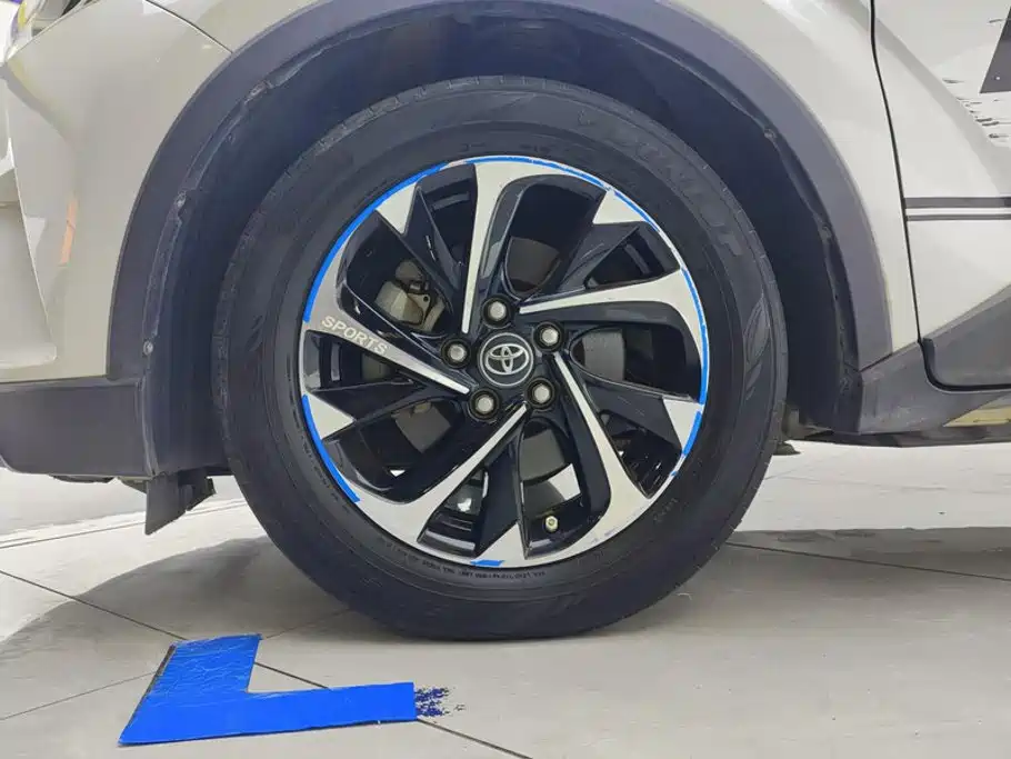 Toyota IZOA — миниатюра 6