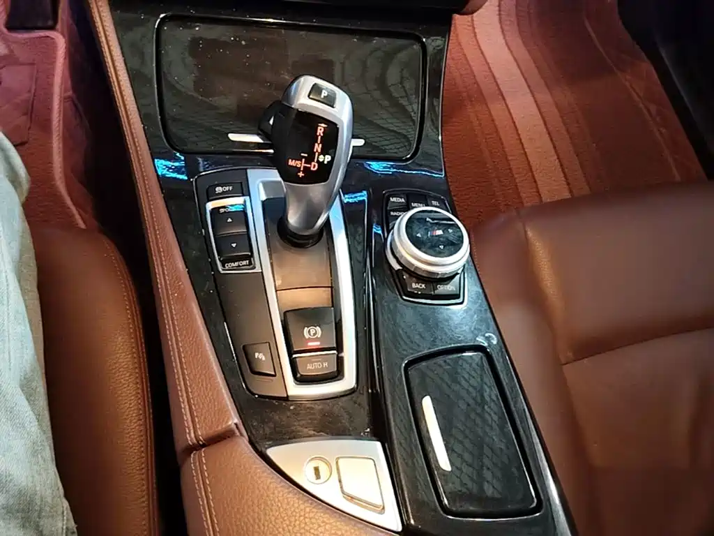 BMW 5 Series — миниатюра 13