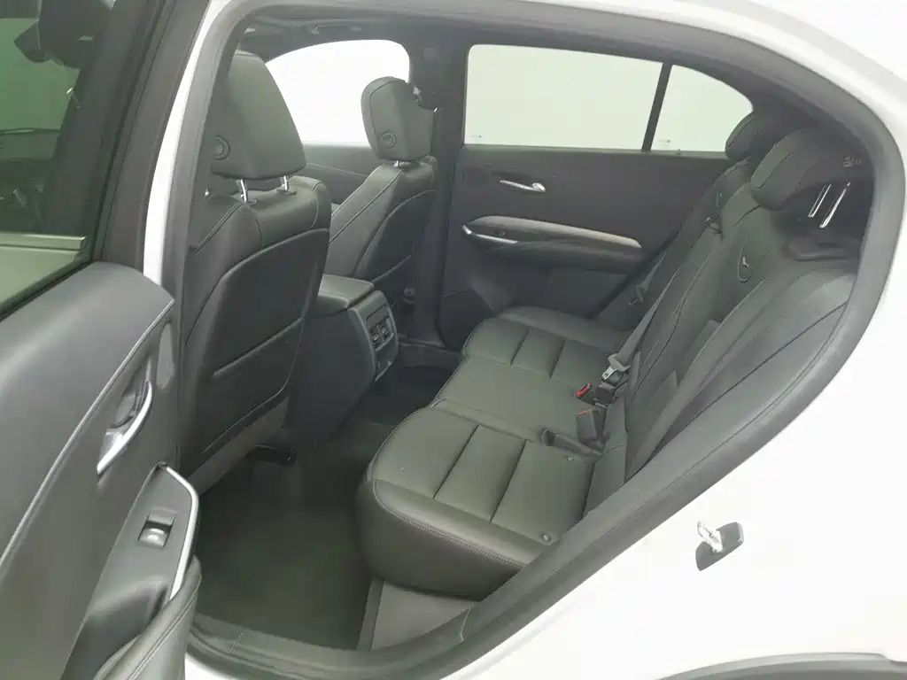Cadillac XT4 — миниатюра 15