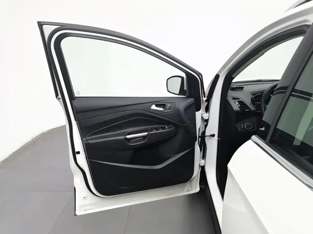 Ford Kuga — миниатюра 8