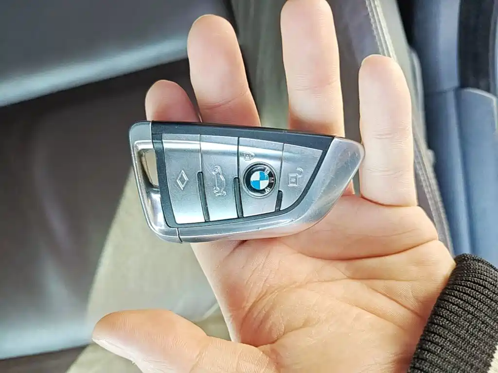 BMW 5 Series — миниатюра 9