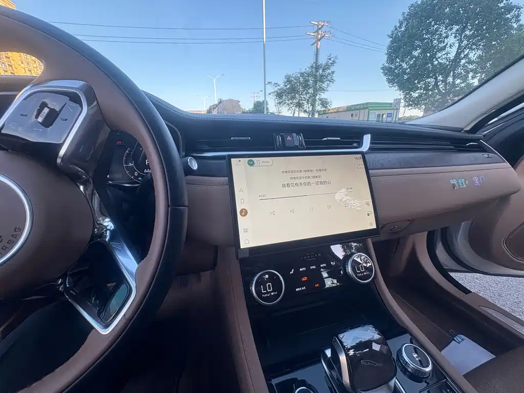 Jaguar XFL — миниатюра 9