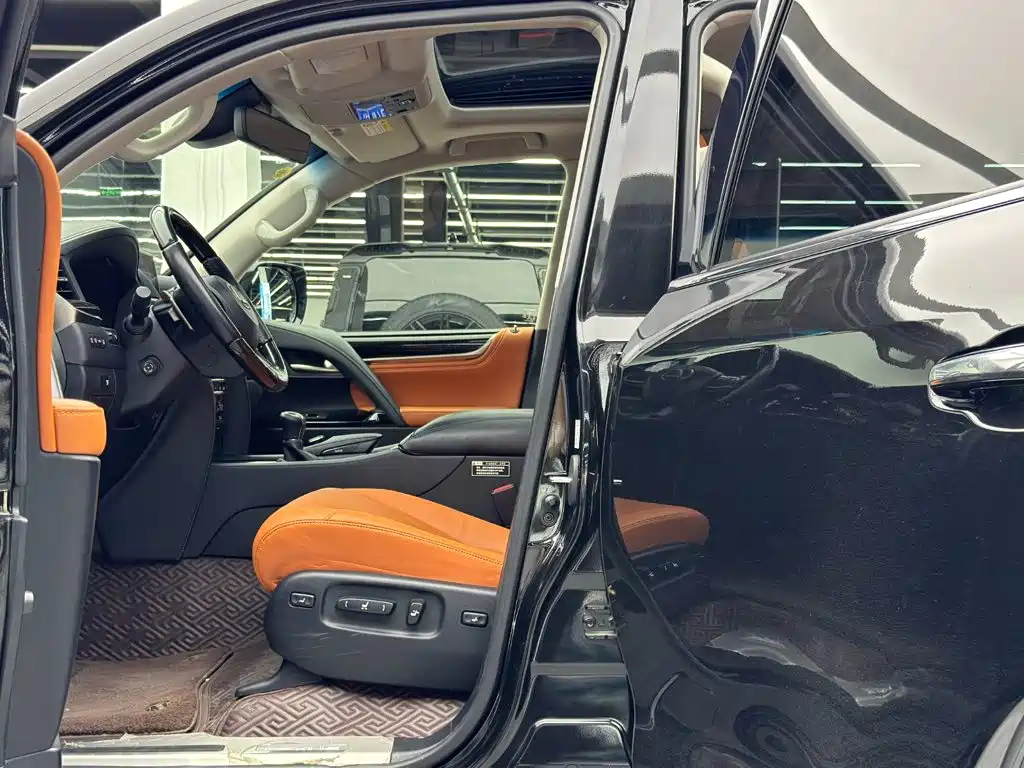 Lexus LX — миниатюра 8