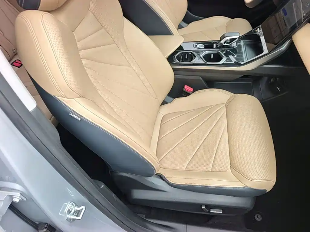 Geely Boyue L — миниатюра 25