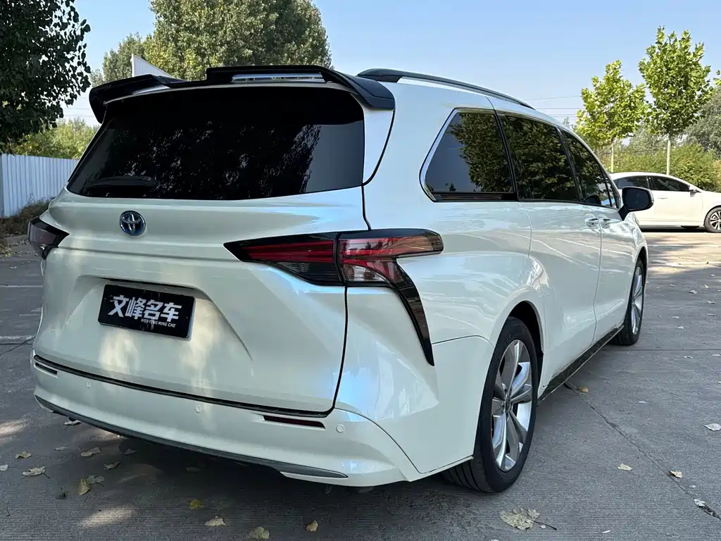 Toyota Sienna — миниатюра 10