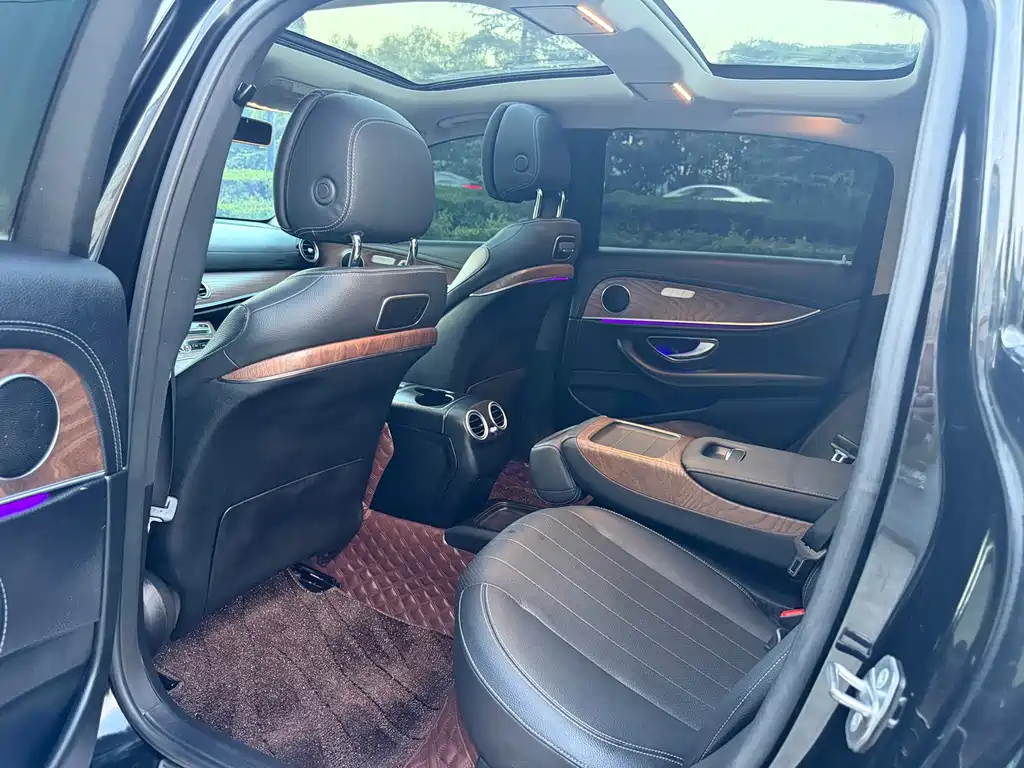 Mercedes-Benz E-Class — миниатюра 5