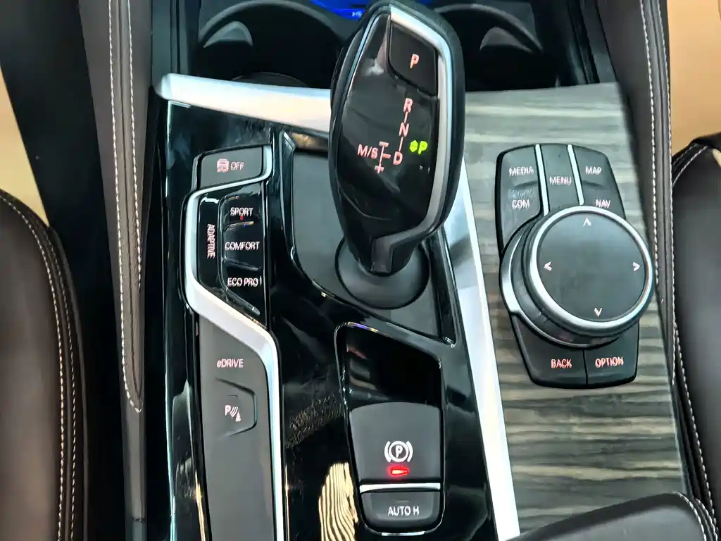 BMW 5 Series New Energy — миниатюра 11