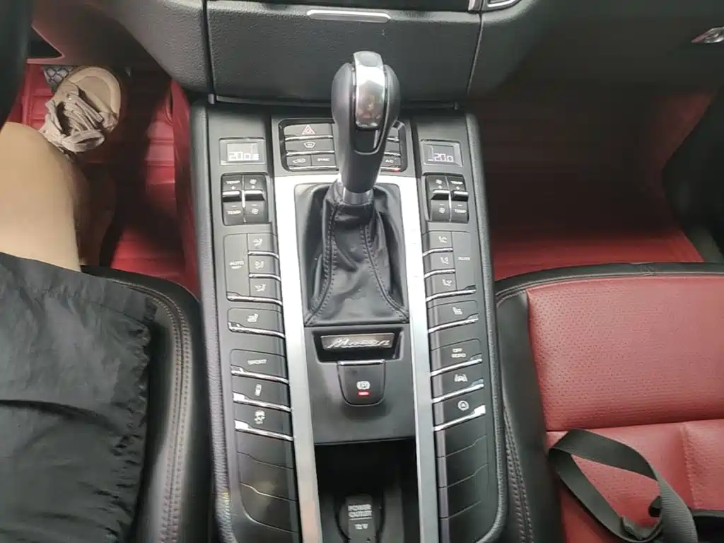 Porsche Macan — миниатюра 14