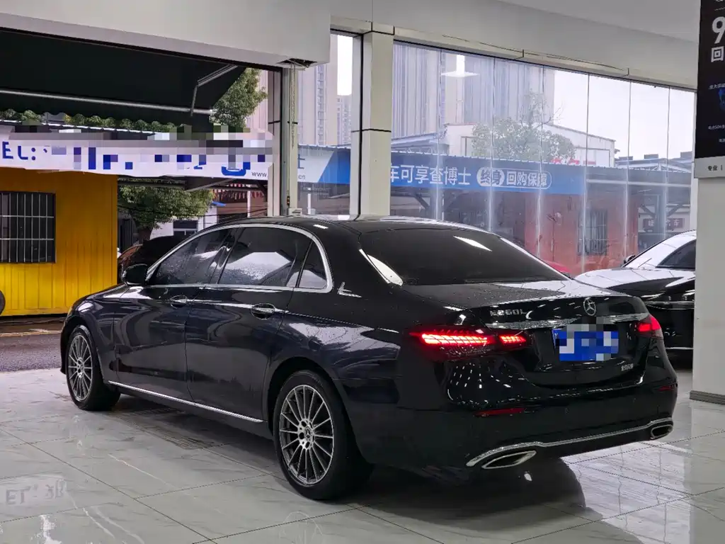 Mercedes-Benz E-Class — миниатюра 10