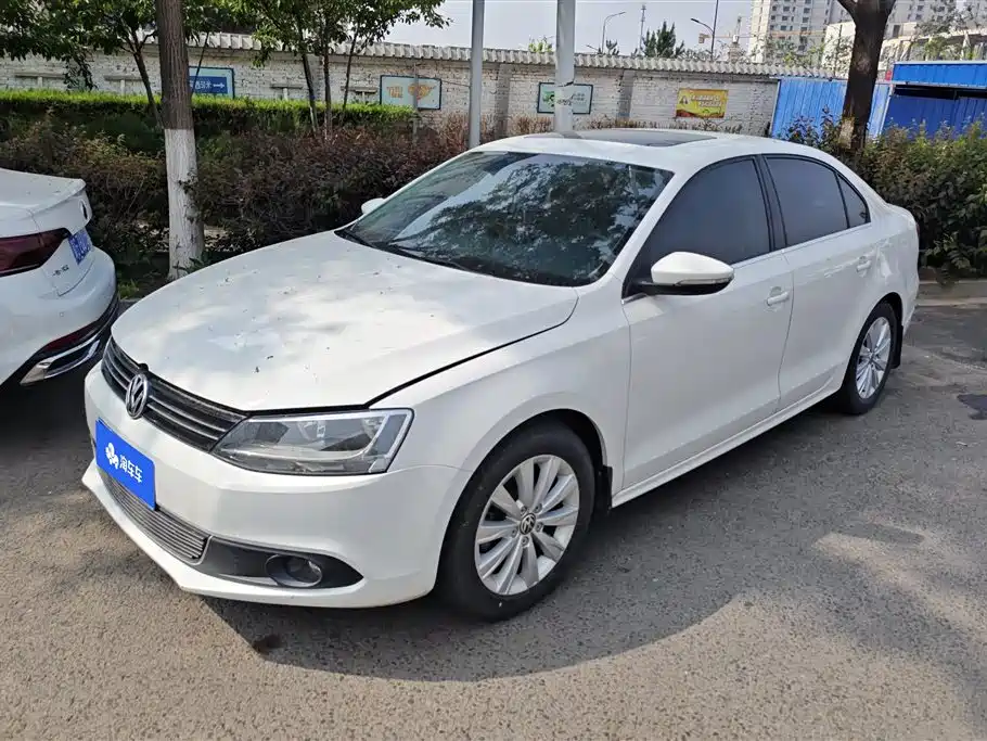 Volkswagen Sagitar 2015