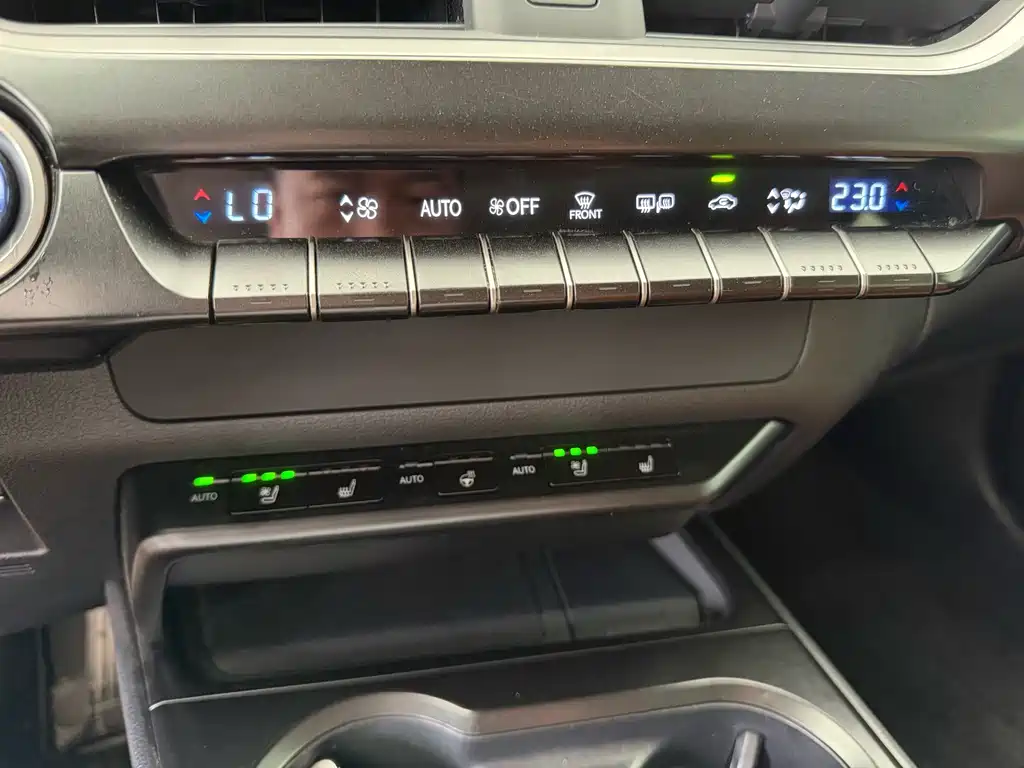 Lexus UX New Energy — миниатюра 13