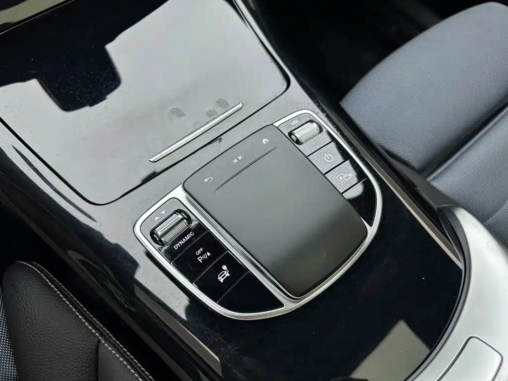 Mercedes-Benz EQC — миниатюра 15