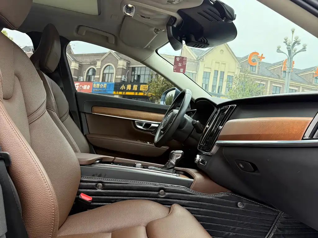 Volvo S90 — миниатюра 7
