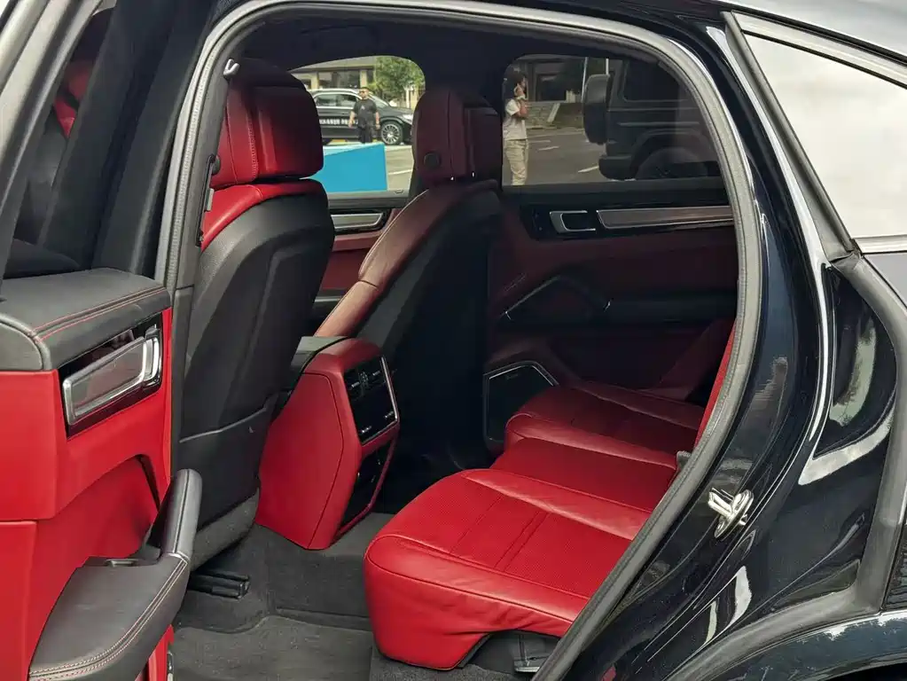 Porsche Cayenne — миниатюра 7